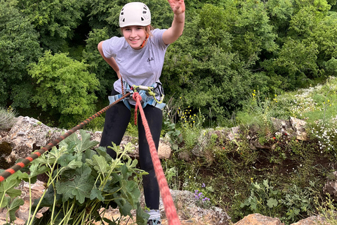 Bakú: excursión de escalada al castillo de hadas de Zagatala con acampadaBakú: Excursión al castillo encantado de Zagatala con acampada