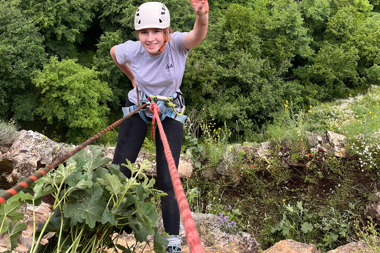Bakú: excursión de escalada al castillo de hadas de Zagatala con acampadaBakú: Excursión al castillo encantado de Zagatala con acampada