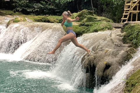 Montego Bay: Blue Hole en Jungle River Tubing Tour