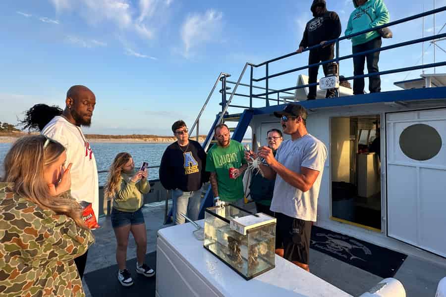 Murrells Inlet: Sealife Cruise bei Sonnenuntergang. Foto: GetYourGuide Murrells Inlet: Sealife Cruise bei Sonnenuntergang. Foto: GetYourGuide