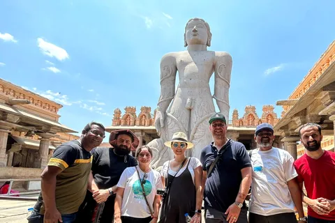 Bangalore: Tour di Shravanabelagola + UNESCO Belur e Halebeedu