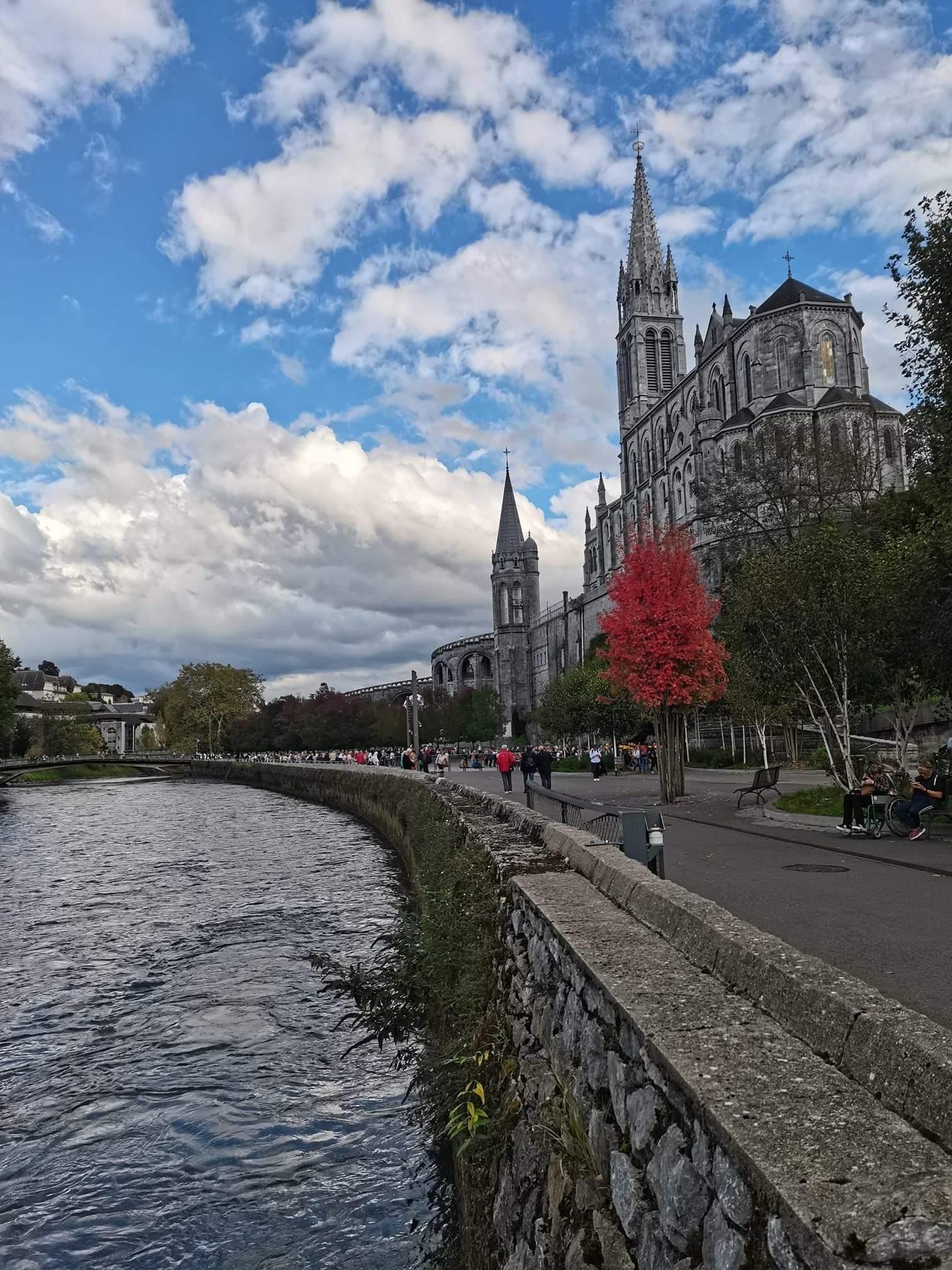 Die Geschichte von Lourdes Rundgang auf Englisch