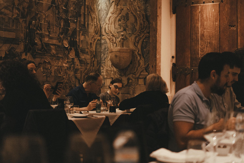 Lisboa: Noche de Fado con Cena en una Casa Típica de Fado