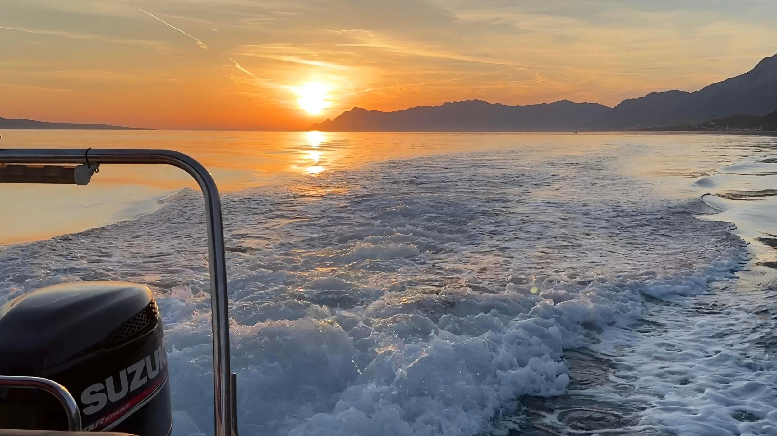 Makarska: Speedboat Sunset Tour zur versteckten Bucht auf der Insel Brač