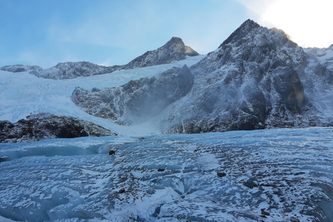 Trekking to Vinciguerra glacier and Tempanos lagoon