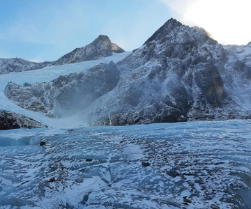 Trekking to Vinciguerra glacier and Tempanos lagoon