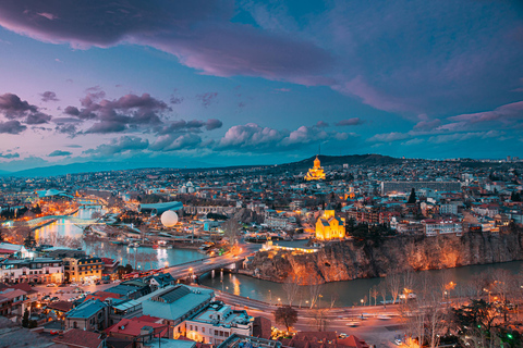 Tiflis: Rundgang zu den wichtigsten Sehenswürdigkeiten mit Essen & Wein