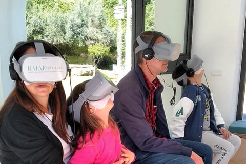 バイア：3D ヘッドセットによるバーチャルツアーで、水没した街を発見
