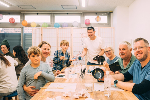 Osaka: Traditional Kintsugi Gold Repair Workshop in Namba