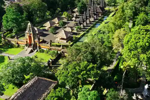 Patrimonio di Bali: Taman Ayun, scimmie e tramonto di Tanah Lot