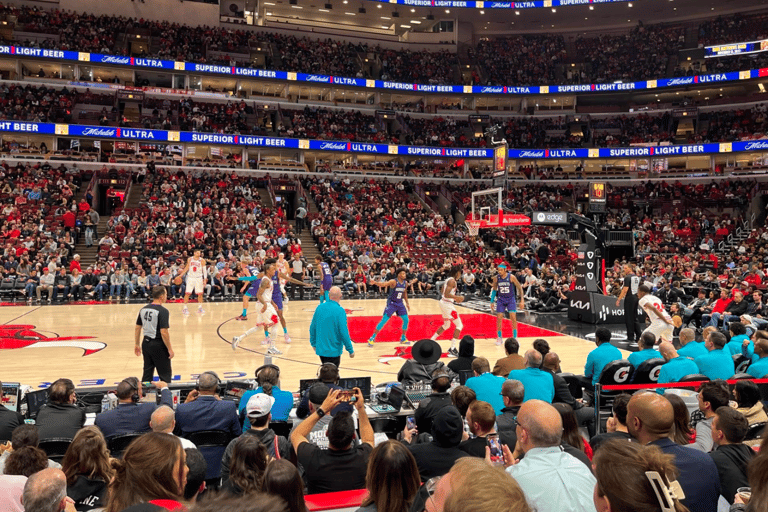 Chicago: Chicago Bulls Basketball Game Ticket Premium Seating