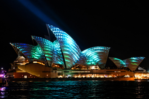 Sydney: VIVID Harbour Private Boat (15 people) Food & Drinks