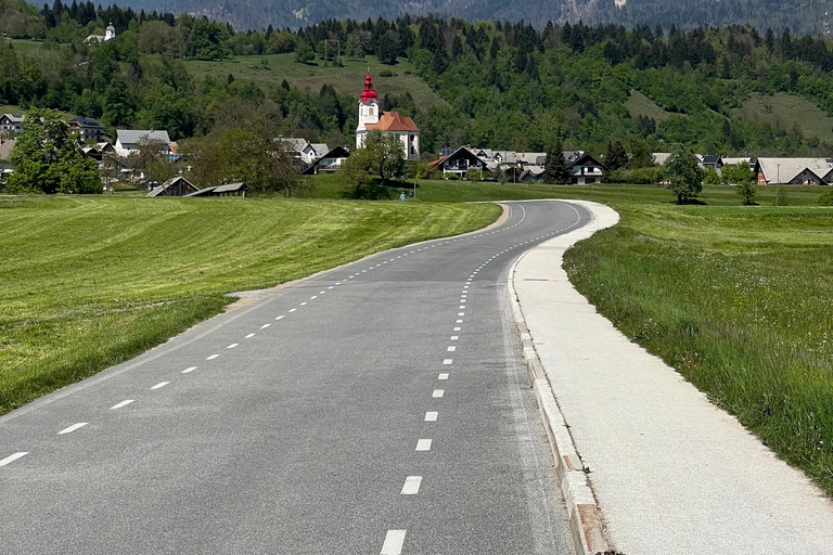 من بليد: رحلة ذاتية التوجيه بالدراجة الإلكترونية إلى منتزه تريغلاف الوطني