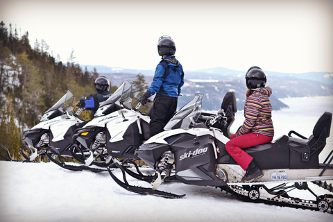 Quebec: Expedición en moto de nieve por el fiordo de SaguenayExpedición en solitario en moto de nieve