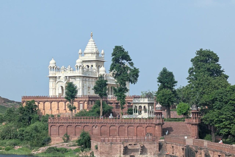 Private 6-Day Golden Triangle & Udaipur Luxury Tour Car + Guide + Monuments Tickets + 3 Star Accommodation