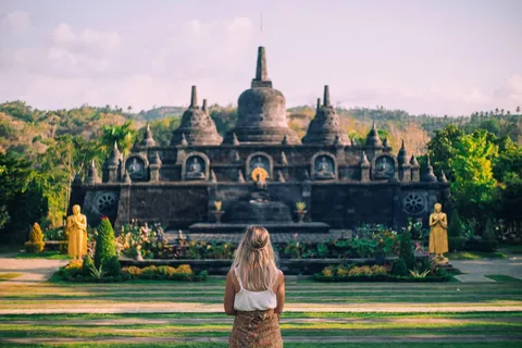 Nord de Bali : Temple bouddhiste, cascade de Banyumala, Ulun Danu
