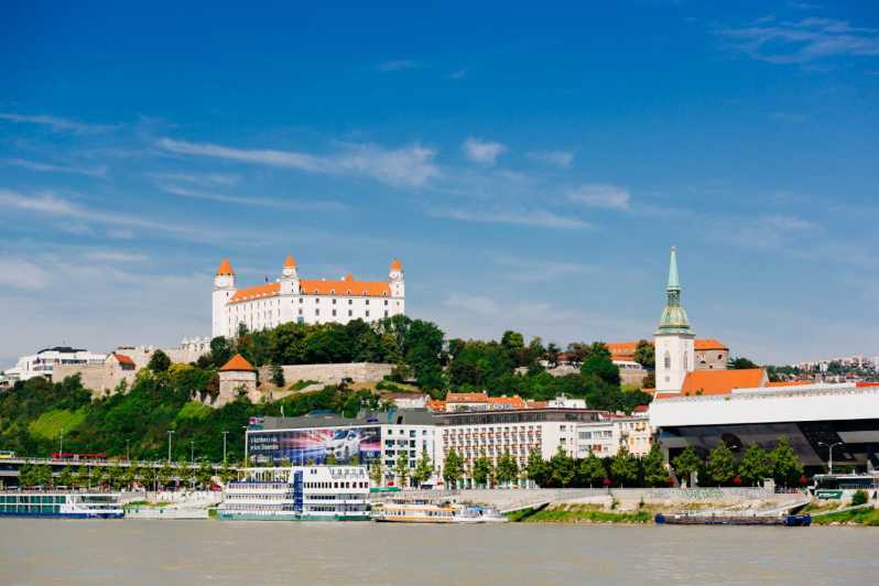 Von Wien: Tagesausflug nach Bratislava mit Bus und Schiff