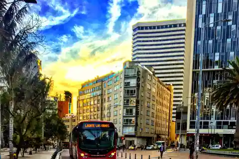 Passeio a pé completo no centro de Bogotá