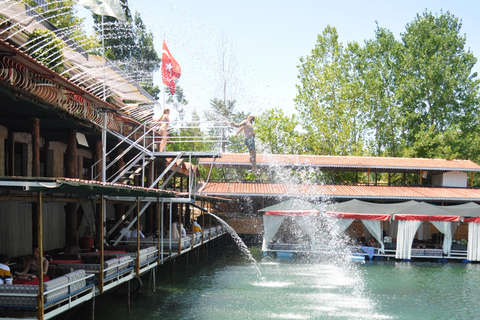 إطلالة على وادي ساباديري والجبل في ألانيا مع السباحةوادي ساباديري في ألانيا