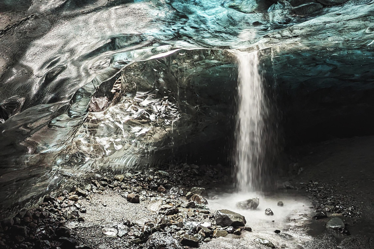 Excursion Premium dans la grotte de glace bleue - soupe chaude et boisson chaude incluses.Visite guidée de la grotte de glace bleue Vatnajökull Premium