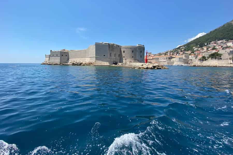 Dubrovnik: Panorama-/Sonnenuntergangstour mit Glasbodenboot, Guide & Höhlen. Foto: GetYourGuide