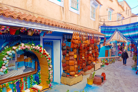 Au départ de Fès : Chefchaouen Excursion d&#039;une journée avec chauffeur pour un groupe de 8 personnes