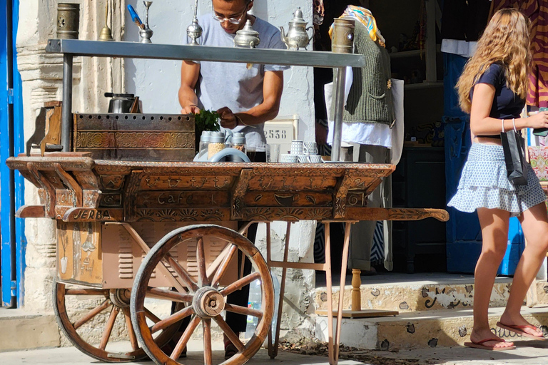 Samodzielna przejażdżka hulajnogą elektryczną po HoumetSouk: wolność gwarantowana!Przejażdżka hulajnogą elektryczną w HoumetSouk: wolność gwarantowana!