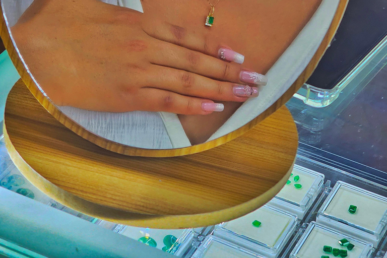 麦德林市定制珠宝购物之旅麦德林市定制珠宝与购物之旅