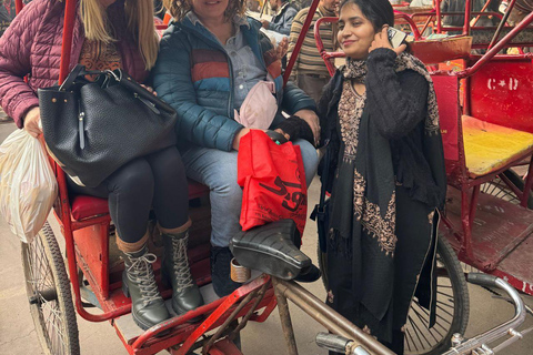 Wedding Wear & Bollywood Glam Shopping Tour (Women-Led Tour) Wedding Wear & Bollywood Glam Shopping Tour (Half-Day Tour)