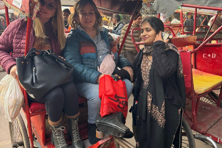 Wedding Wear & Bollywood Glam Shopping Tour (Women-Led Tour) Wedding Wear & Bollywood Glam Shopping Tour (Half-Day Tour)