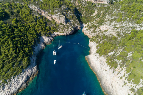 5 islands Private Boat Tour:Blue Cave,Hvar&Pakleni islands