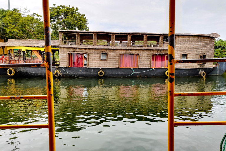 Cochin: Alleppey Houseboat Day Cruise with Lunch