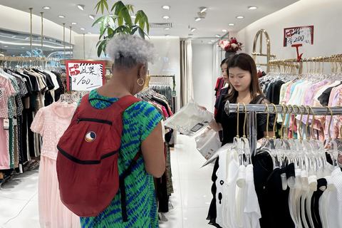 Guangzhou: Excursão particular de compras no mercado de roupas e artigos de couroGuangzhou: Tour particular de compras no mercado de roupas e couro