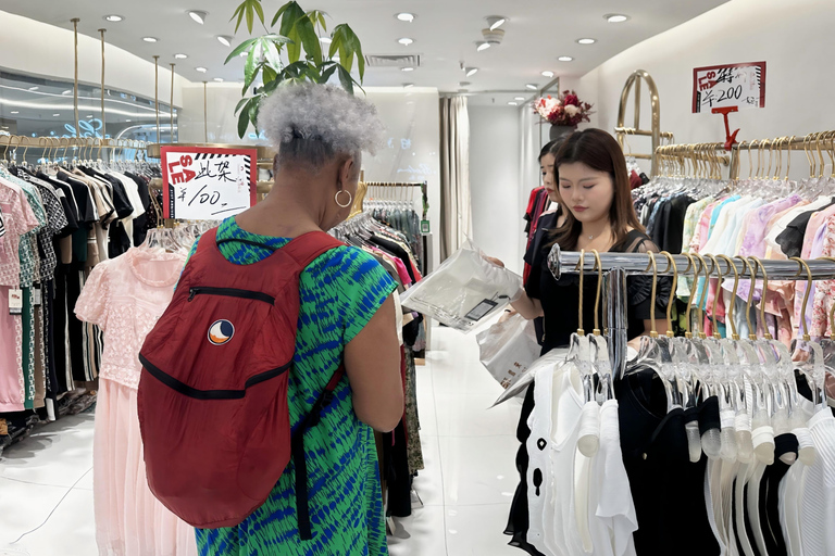 Guangzhou: Excursão particular de compras no mercado de roupas e artigos de couroGuangzhou: Tour particular de compras no mercado de roupas e couro