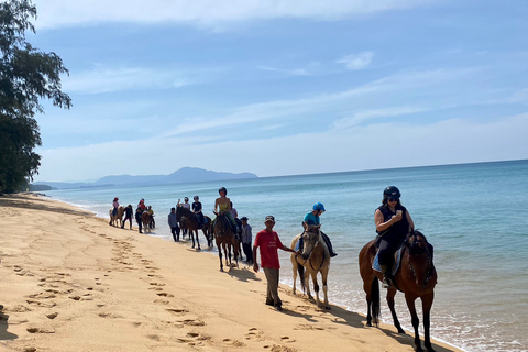 Activité d'équitation sur la plage à Phuket