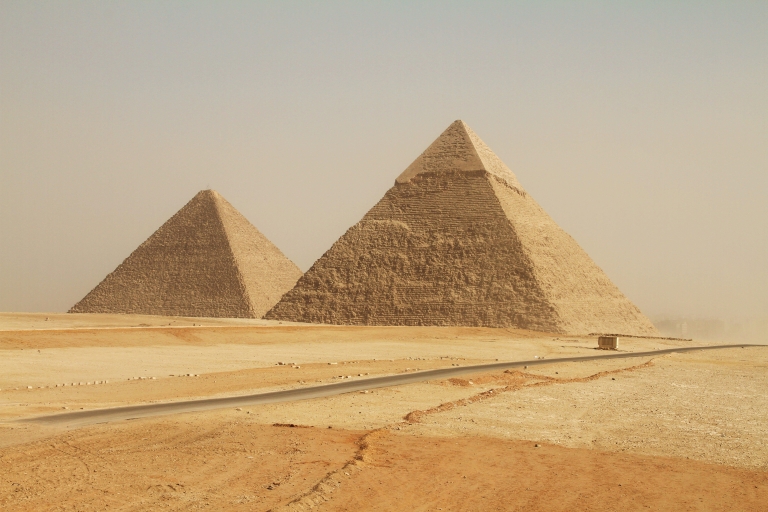 Prywatna wycieczka po piramidach w Gizie, Memphis, Sakkarze, Dahszur i na bazarzeprywatna wycieczka - odbiór z lotniska w Kairze