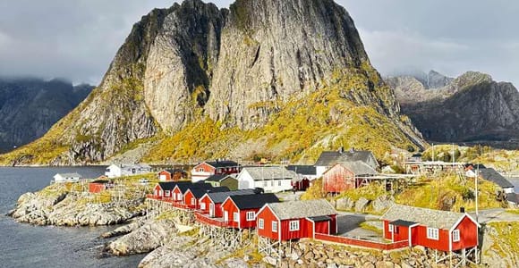From Svolvær: Lofoten Day Tour with Photo Assistance