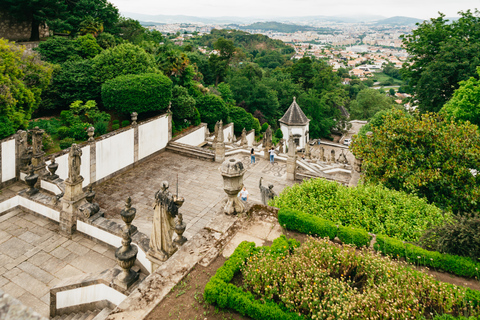 Desde Oporto: tour de día a Braga y Guimarães con almuerzoRecogida y regreso al hotel incluidos.