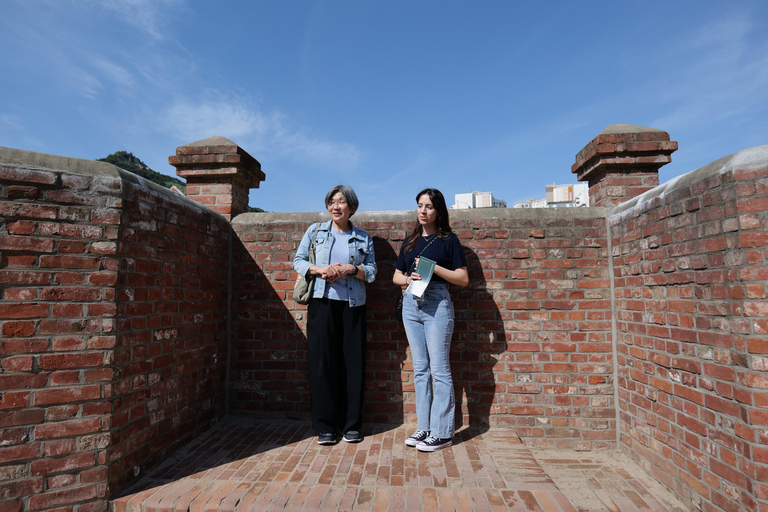 Seul: Wycieczka po historycznym miejscu więzienia Seodaemun z lokalnym ekspertemMroczna wycieczka po Korei: więzienie Seodaemun