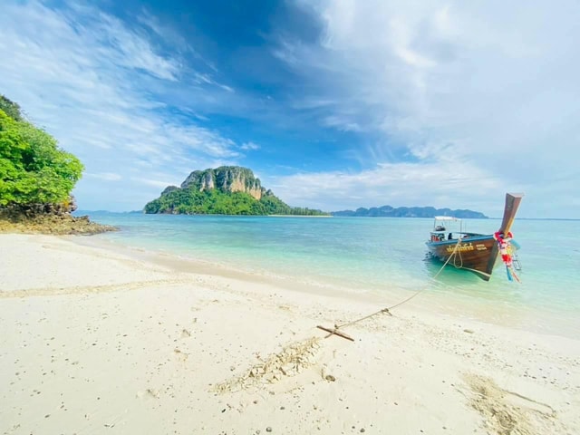 Koh Poda Krabi Half Day: 3-Island Boat Tour with Snorkeling