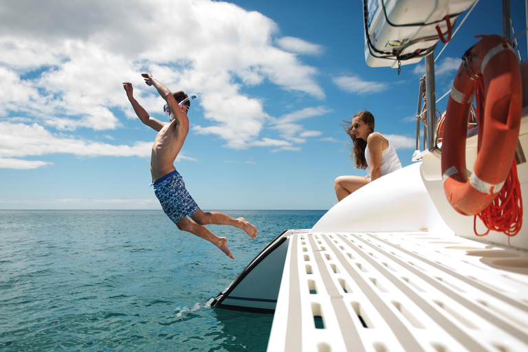 Fuerteventura: Catamarán navegación vela. Máximo 10 personasHappy Day Tour