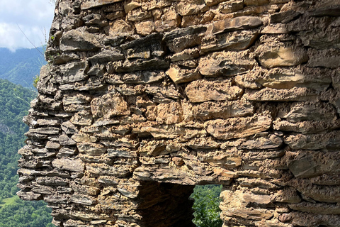 Bakú: excursión de escalada al castillo de hadas de Zagatala con acampadaBakú: Excursión al castillo encantado de Zagatala con acampada