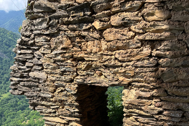 Bakú: excursión de escalada al castillo de hadas de Zagatala con acampadaBakú: Excursión al castillo encantado de Zagatala con acampada