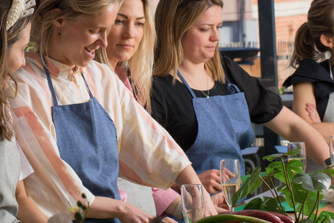 Autentyczna paella i sangria klasy premium na designerskim dachuAutentyczna paella i sangria w oszałamiającym lofcie na dachu