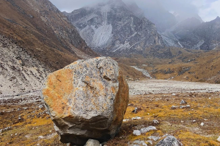 Ascensión al Pico Lobuche 2025/2026