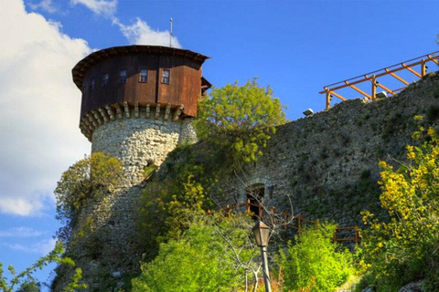 Depuis Tirana : Aventure en tyrolienne à Petrela avec transport