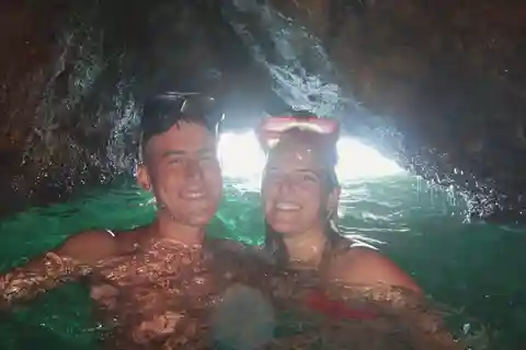 Cagliari : tour en bateau avec plongée en apnée dans les grottes.
