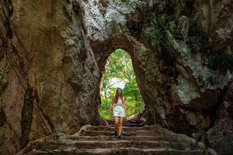دا نانغ: جولة سياحية في المدينة مع رحلة عشاء بحرية وعرض ساحر