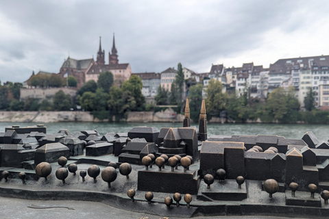 Basel: Guided Walking Tour in small group Basel: Guided Walking Tour in small group in french