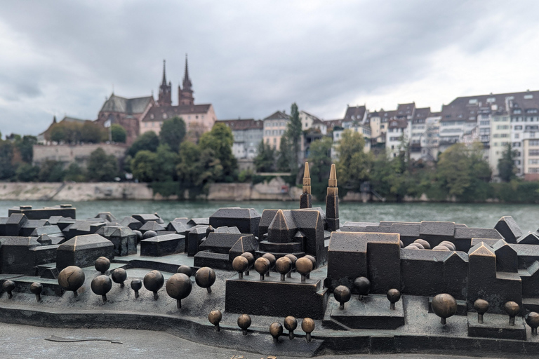 Basel: Guided Walking Tour in small group Basel: Guided Walking Tour in small group in french